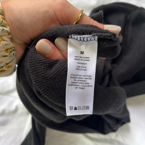 💛Garage Black Longsleeved Crop Top Ribbed Fitted - Size Medium - No Flaws - - Picture 7 of 8